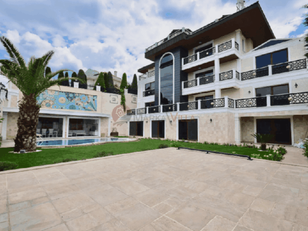 lüks havuzlu büyük villa
