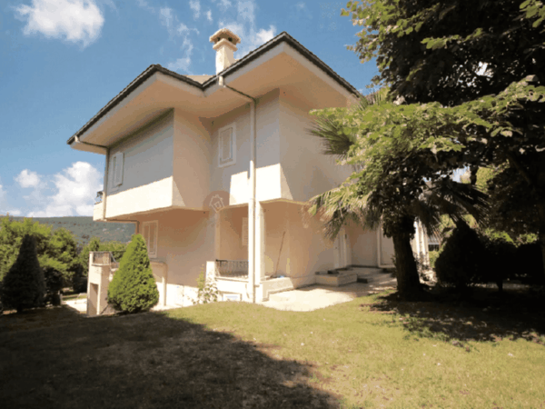 krem rengi bahçeli villa