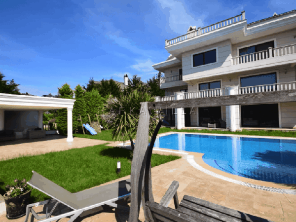 havuzlu bahçeli villa
