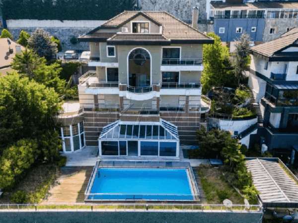havuzlu lüks villa